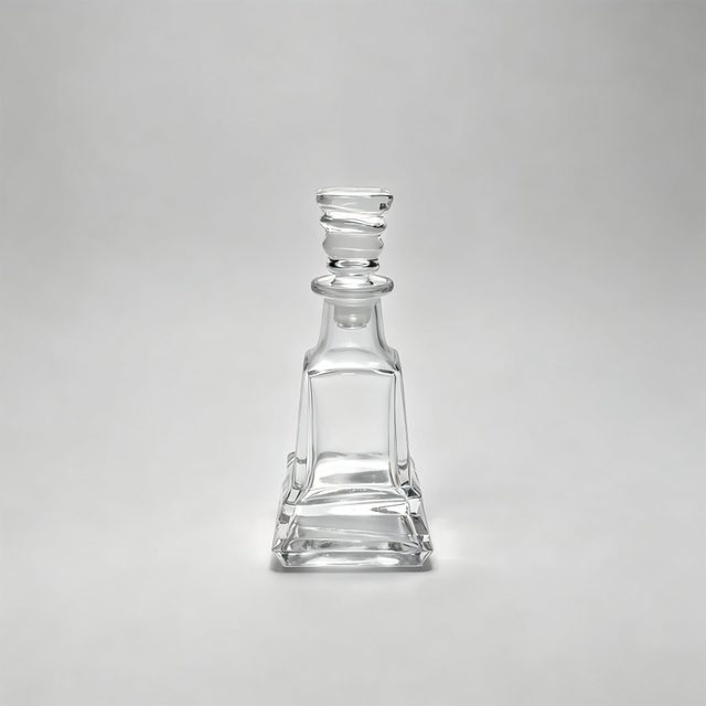 Specialail ストッパー香水化粧品化学薬品ガラス製品が付いているピラミッド形の透明なガラス瓶